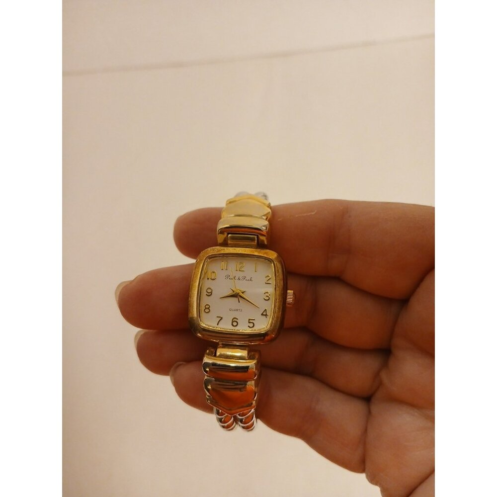 Peck & Peck Womens Watch Gold Tone Bracelet Band Needs Battery